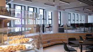 GfK-Umfrage: Mehrheit isst wegen Teuerung seltener im Restaurant