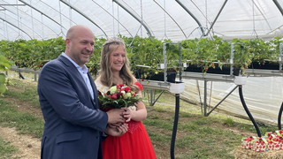 Landwirte eröffnen Erdbeer-Saison und krönen Erdbeer-Königin Paulina I