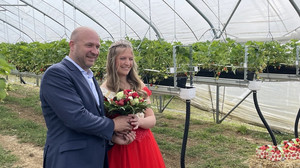 Landwirte eröffnen Erdbeer-Saison und krönen Erdbeer-Königin Paulina I
