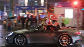 Autokorsos nach EM-Erfolg: Türkische Fans feiern friedlich in Hessen