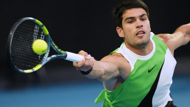 Jungstar Alcaraz besiegt Djokovic in historischem Match