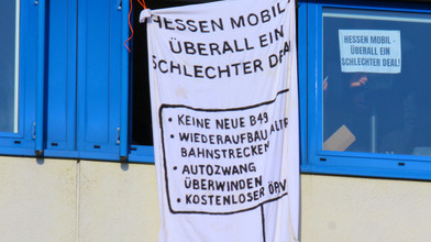 Aktivisten besetzen Hessen Mobil in Schotten