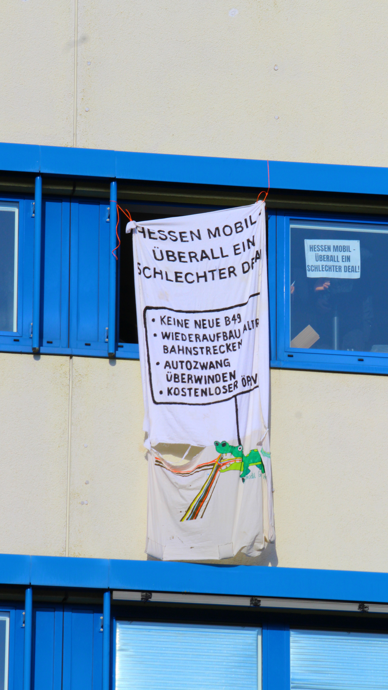 Aktivisten besetzen Hessen Mobil in Schotten