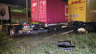 Güterzug kollidiert im LKW in Mannheim - Eingeklemmter Mann gerettet