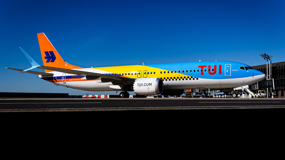 Ein Tui-Flieger auf dem Rollfeld