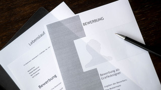 Firmen bei Neueinstellungen vorsichtig - Beschäftigungsbarometer sinkt