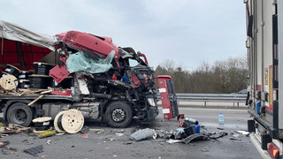 A3 bei Limburg nach Unfallserie frei: Crash mit fünf Lastern und Autos