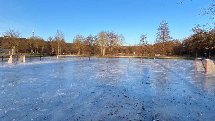Hünfelder freuen sich: Eislauffläche neben Haselsee öffnet