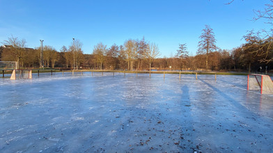 Hünfelder freuen sich: Eislauffläche neben Haselsee öffnet