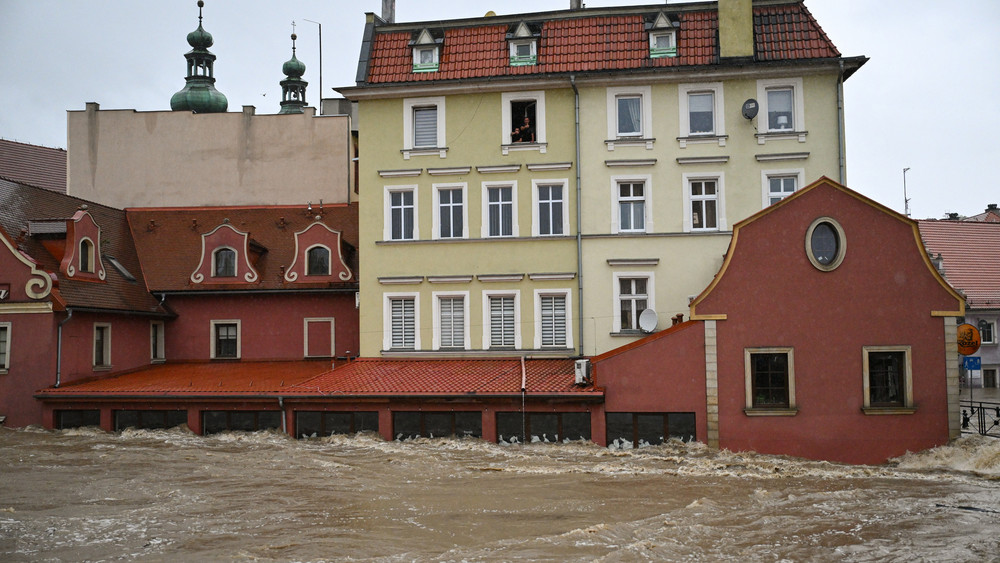 In Polen wurden in zahlreichen Orten Straßen überschwemmt.