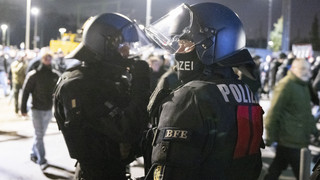 Feuerlöscher-Wurf auf Polizei? Eintracht-Fan nach Krawallen angeklagt