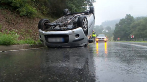 79-Jährige überschlägt sich bei Heidelberg mit Auto – schwer verletzt
