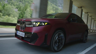 Der neue BMW iX4 - Teil der Serienausstattung- M Sportpaket