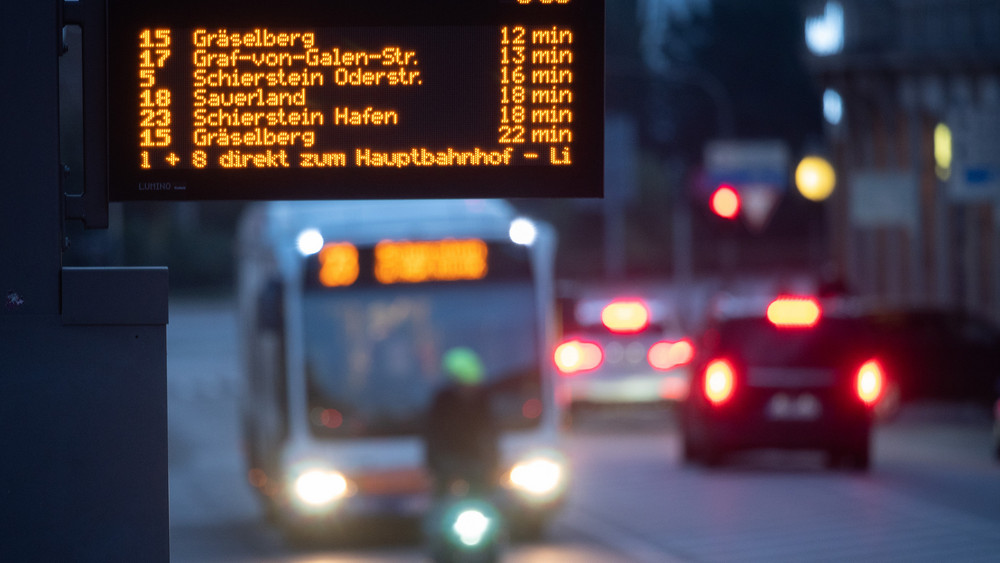 Zum Ende der Osterferien in Hessen ändert sich viel am Fahrplan der Busse in Wiesbaden. Die Stadt muss sparen, die Verkehrsgesellschaft ESWE passt viele Linien an.