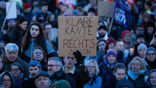 Erneut demonstrieren Tausende in Frankfurt gegen Rechtsextremismus
