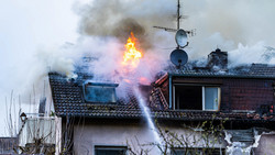 Großbrand in Mehrfamilienhaus in Weiterstadt
