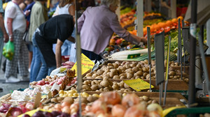 Neuer Nachmittags-Wochenmarkt belebt Wiesbadens Innenstadt