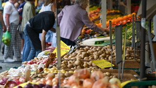 Neuer Nachmittags-Wochenmarkt belebt Wiesbadens Innenstadt