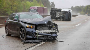A7 bei Hünfeld: Auto und Kleintransporter zusammengestoßen