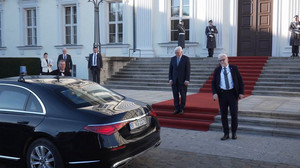 Selenskyj in Berlin: Empfang von Steinmeier und Klöckner