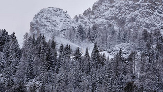 Rekordschneefall hüllt Italiens Skigebiet Prato Nevoso vor den Feiertagen ein