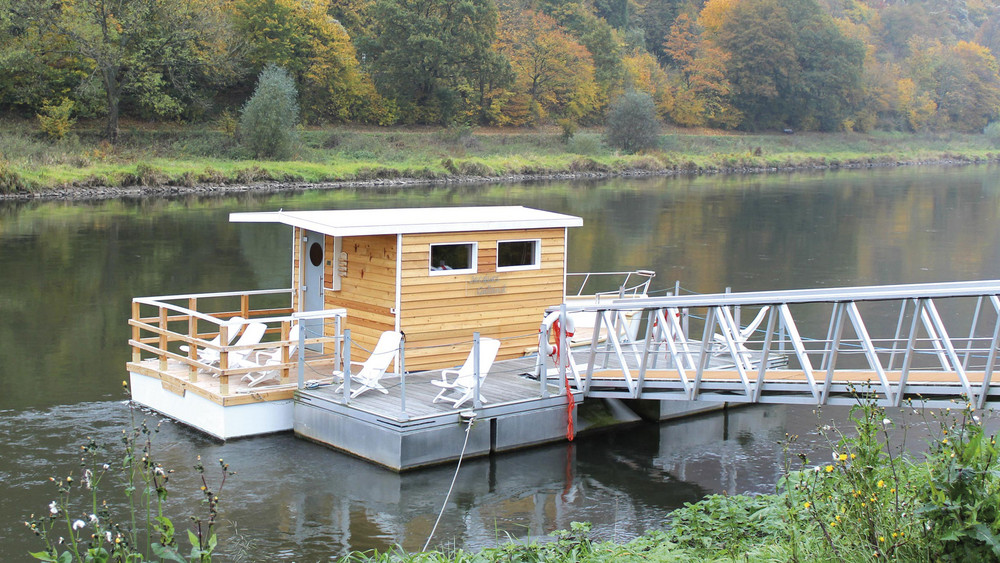 Wellness in Bad Karlshafen: Die Boots-Sauna von außen.