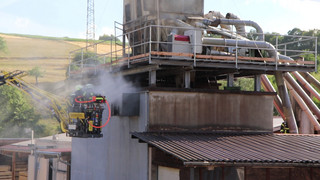 Großeinsatz in Mossautal: Feuerwehr löscht Brand in Sägewerk