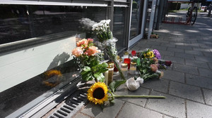 Regensburg: Ermittlungen und Trauer nach tödlicher Messerattacke in Bank