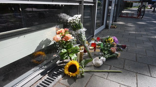 Regensburg: Ermittlungen und Trauer nach tödlicher Messerattacke in Bank