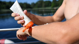 Sonnencreme: Eine Tube pro Tag? 6 Mythen aufgeklärt