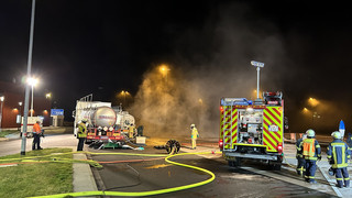 Großeinsatz an Raststätte Herleshausen: Säure aus LKW ausgelaufen