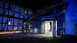 Geldautomat in Felsberg-Gensungen gesprengt: Täter auf der Flucht