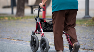 Frankfurt: Ladendiebin flieht auf Zeil mit Rollator