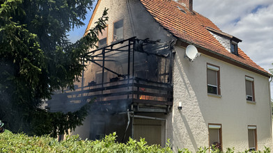 Scheiben geplatzt, Rauch in Wohnung: Brand in Bad Kreuznach