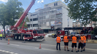 Feuerwehreinsatz in Darmstadt: Baugerüst in City drohte einzustürzen