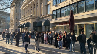 Berlin: Hunderte bei Eröffnung von Pop-up-Store für Harry Styles