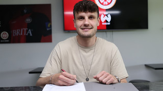 Gino Fechner bleibt dem SV Wehen Wiesbaden bis 2025 erhalten