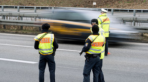 Zugedröhnter Raser: Zivilstreife jagt Golf-Fahrer bei Siegen