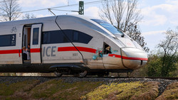 ICE-Unfall mit Bagger bei Gelnhausen: Strecke gesperrt