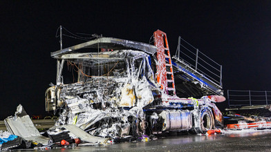 Unfall auf A67: Vollsperrung nach Lkw-Crash