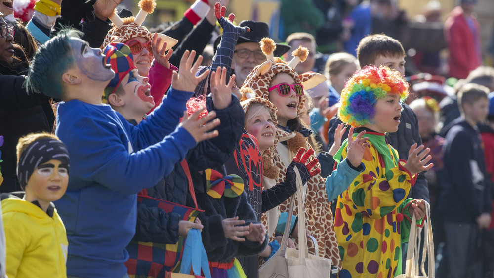 Auch in diesem Jahr waren wieder zehntausende Menschen beim Umzug in Fulda dabei. (Archivbild)