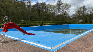 Aufräumaktion im Freibad Helsa: Helfer gesucht