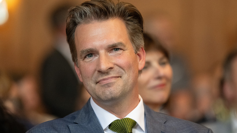 Kassels Oberbürgermeister Sven Schoeller bekommt nach Aussagen zur Finanzierung des Kassel Airports Gegenwind von der Landesregierung.