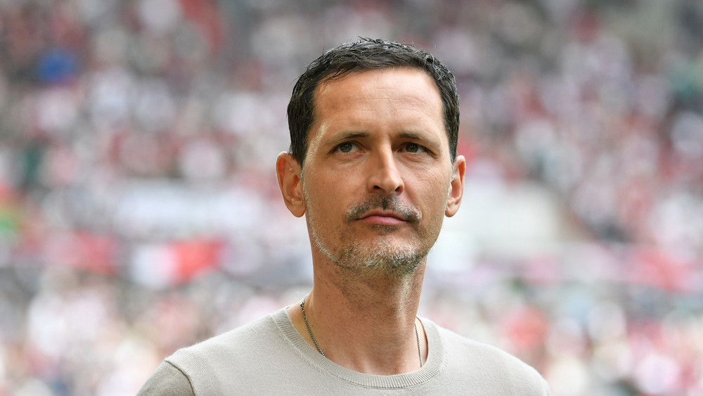 Eintracht-Trainer Dino Toppmöller geht zuversichtlich in das Duell gegen Mainz.