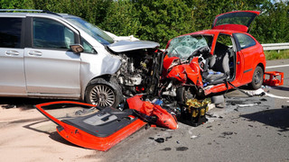 Frontalzusammenstoß bei Diemelstadt: Mann kommt auf B 252 ums Leben