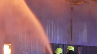 Bei Pforzheim: Millionenschaden bei Großbrand