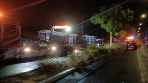 Streit eskaliert: Auto rast in Menge