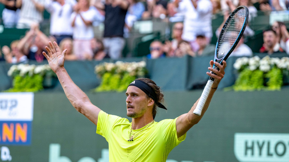 Alexander Zverev erreichte vor Wimbledon das Endspiel in Stuttgart und das Halbfinale von Halle.