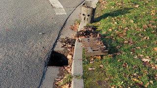 20 Gullydeckel in Gießen herausgehoben: Gefahr für Verkehr