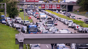 ADAC Sommerstaubilanz 2025 zeigt Rückgang bei Verkehrsbehinderungen